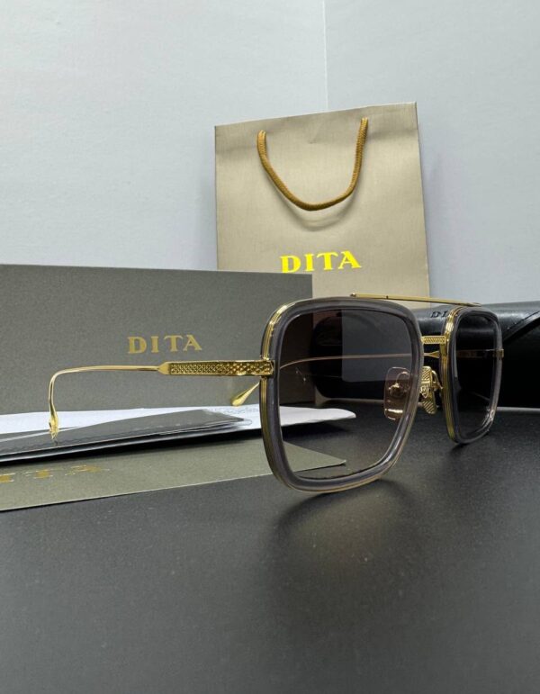 Dita 008